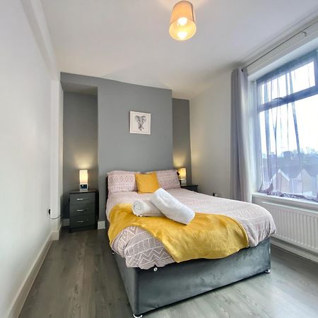 Emerald Living, 4 Bedrooms In The Heart Of Swansea, Close To Beaches! スウォンジー エクステリア 写真