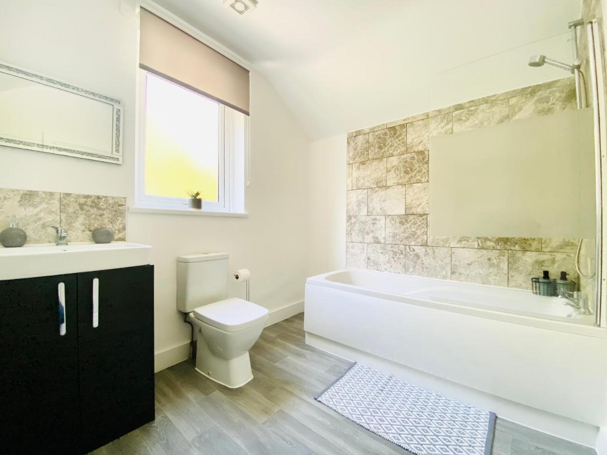 Emerald Living, 4 Bedrooms In The Heart Of Swansea, Close To Beaches! スウォンジー エクステリア 写真