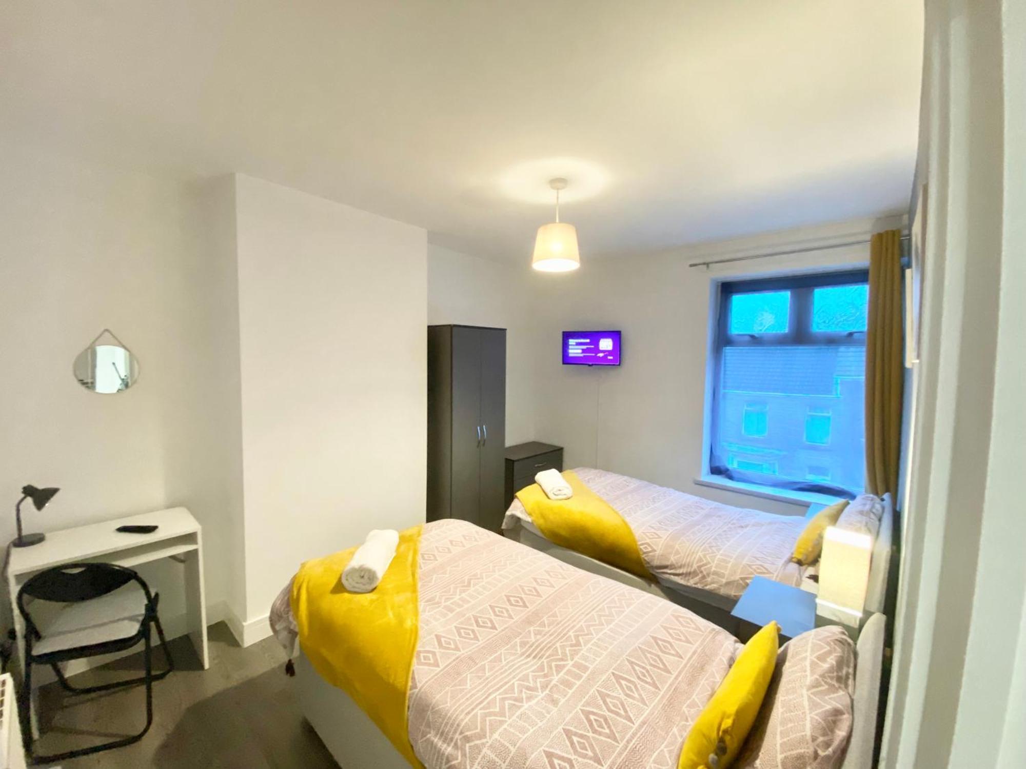Emerald Living, 4 Bedrooms In The Heart Of Swansea, Close To Beaches! スウォンジー エクステリア 写真