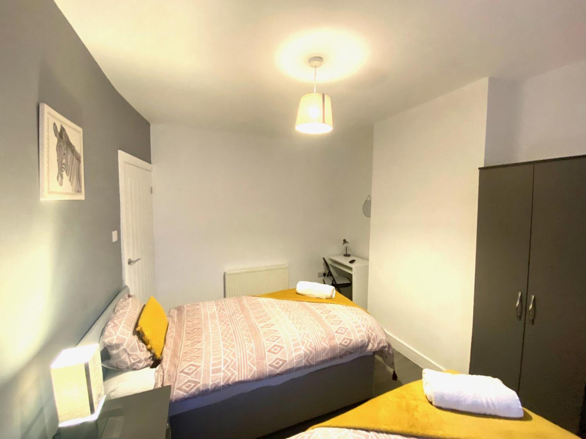 Emerald Living, 4 Bedrooms In The Heart Of Swansea, Close To Beaches! スウォンジー エクステリア 写真